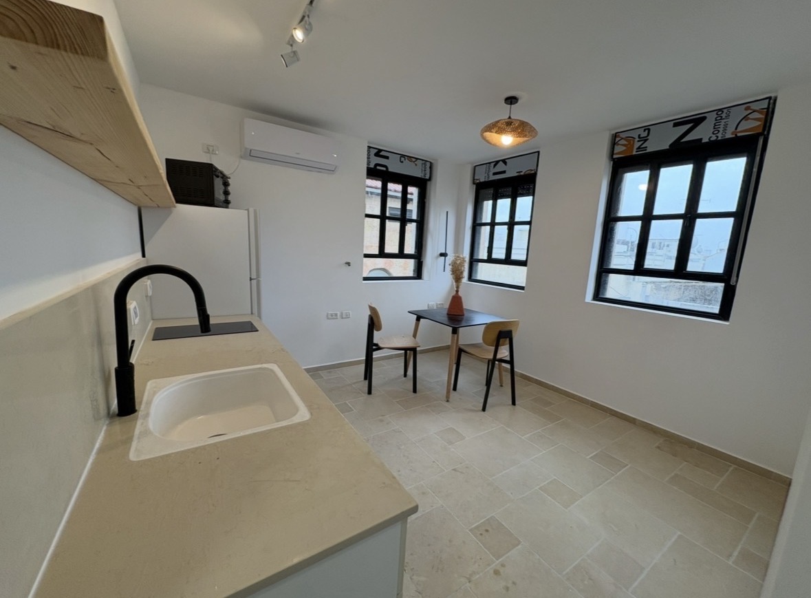 Charming 2-Bedroom Apartment in Historic Nachlaot