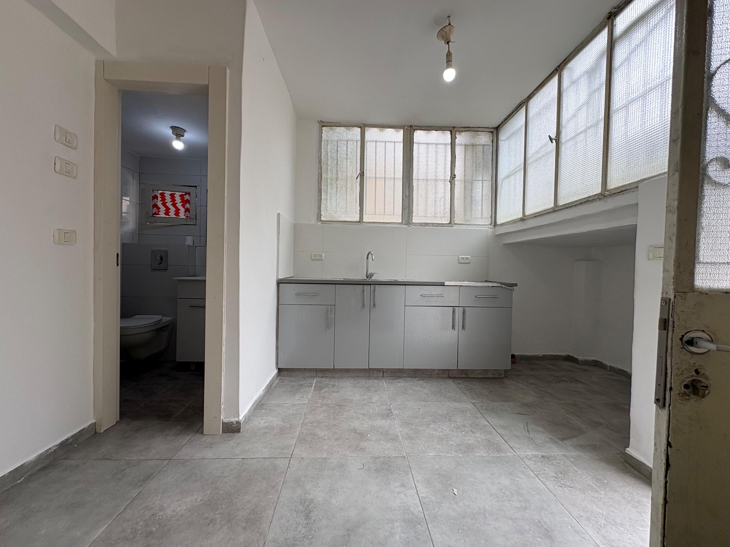 Spacious 3-Room Apartment Near Sacher Park