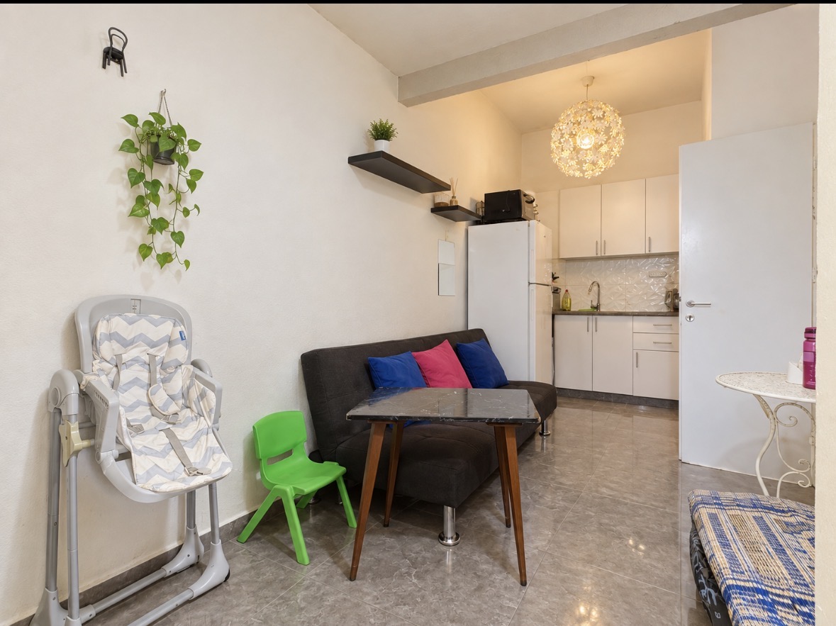 Cozy 1.5-Room Apartment on Ha-Yabok Street