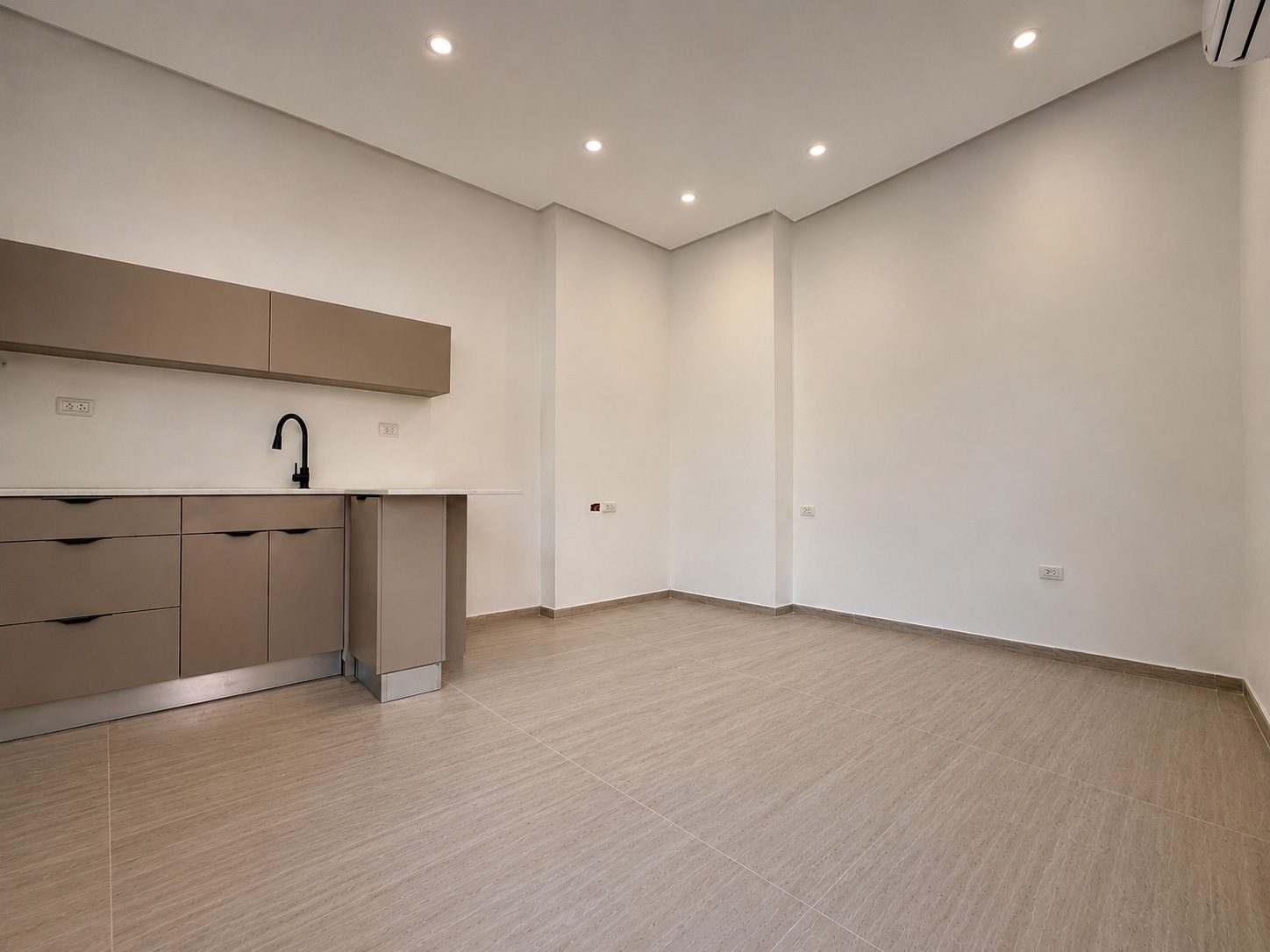 Modern Studio with Private Garden on Nissim Bechar