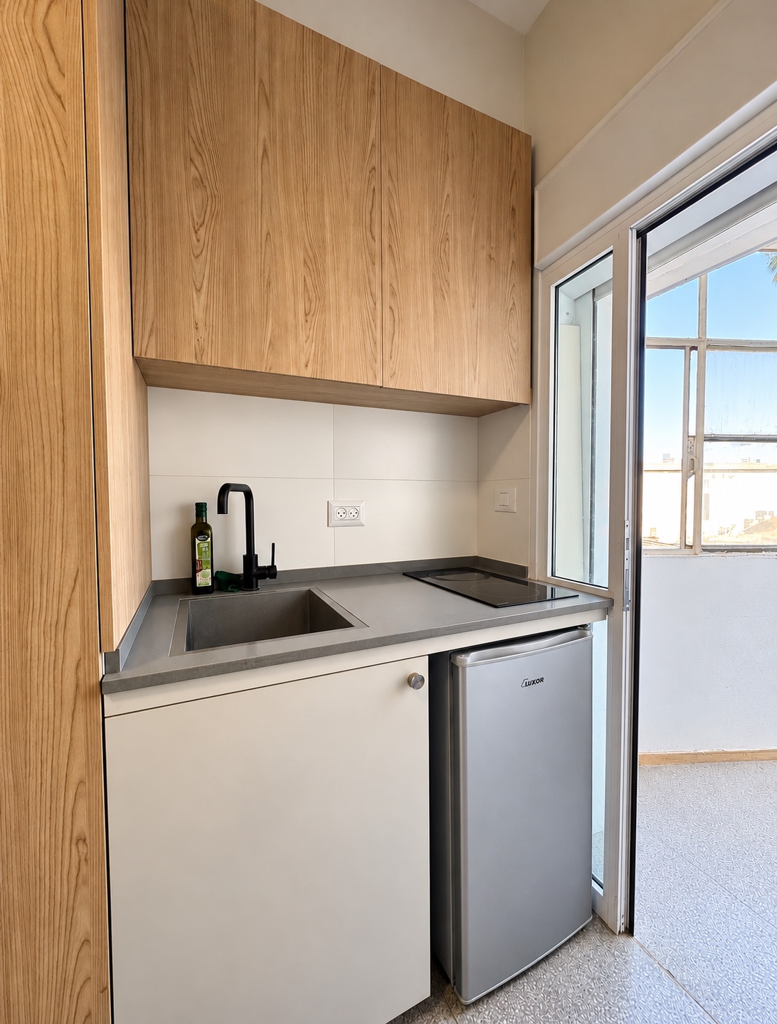 Modern Studio with Balcony in the Heart of Mahane Yehuda