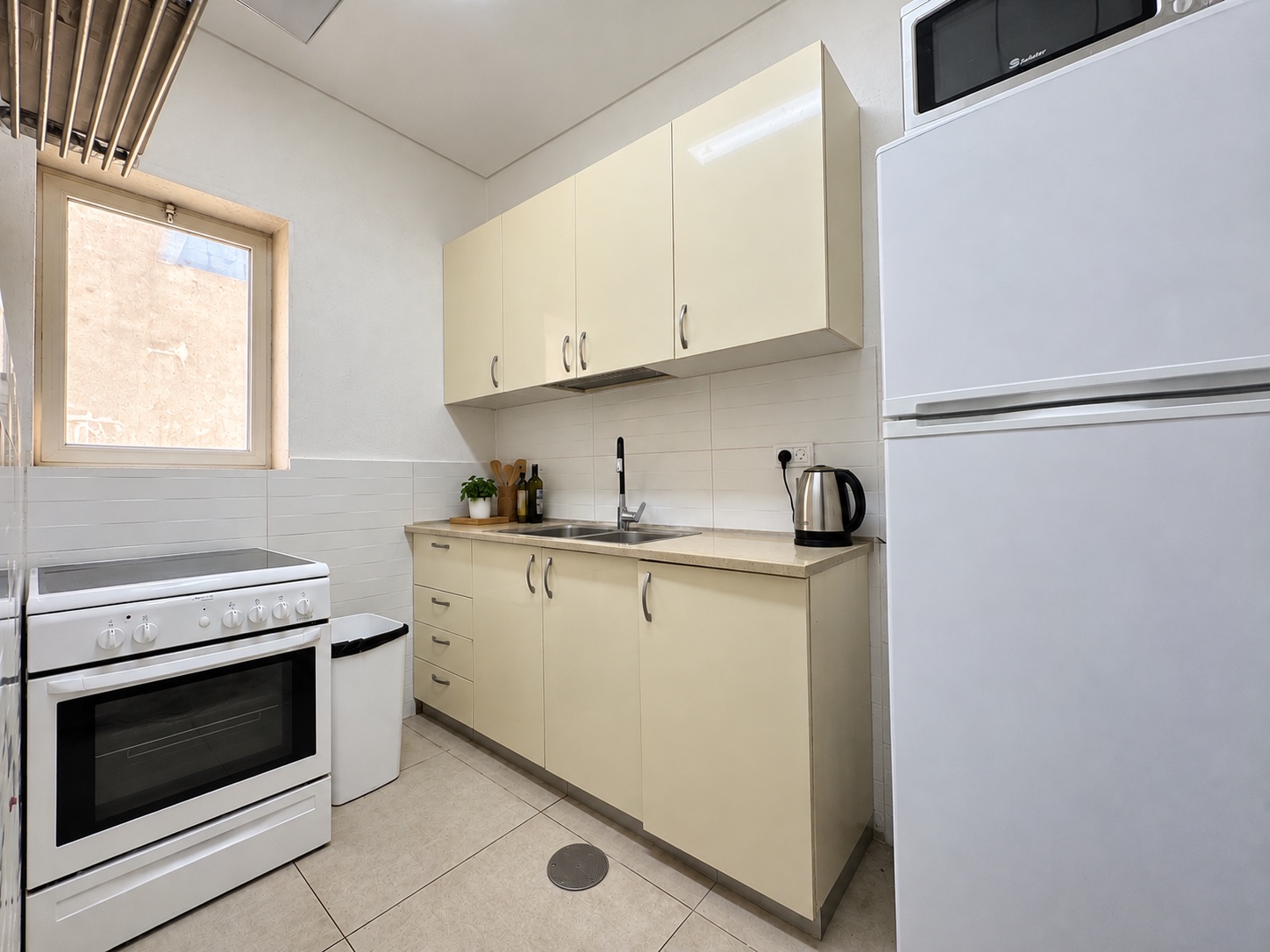 Bright 2-Room Apartment on Agripas Street, Steps from Mahane Yehuda