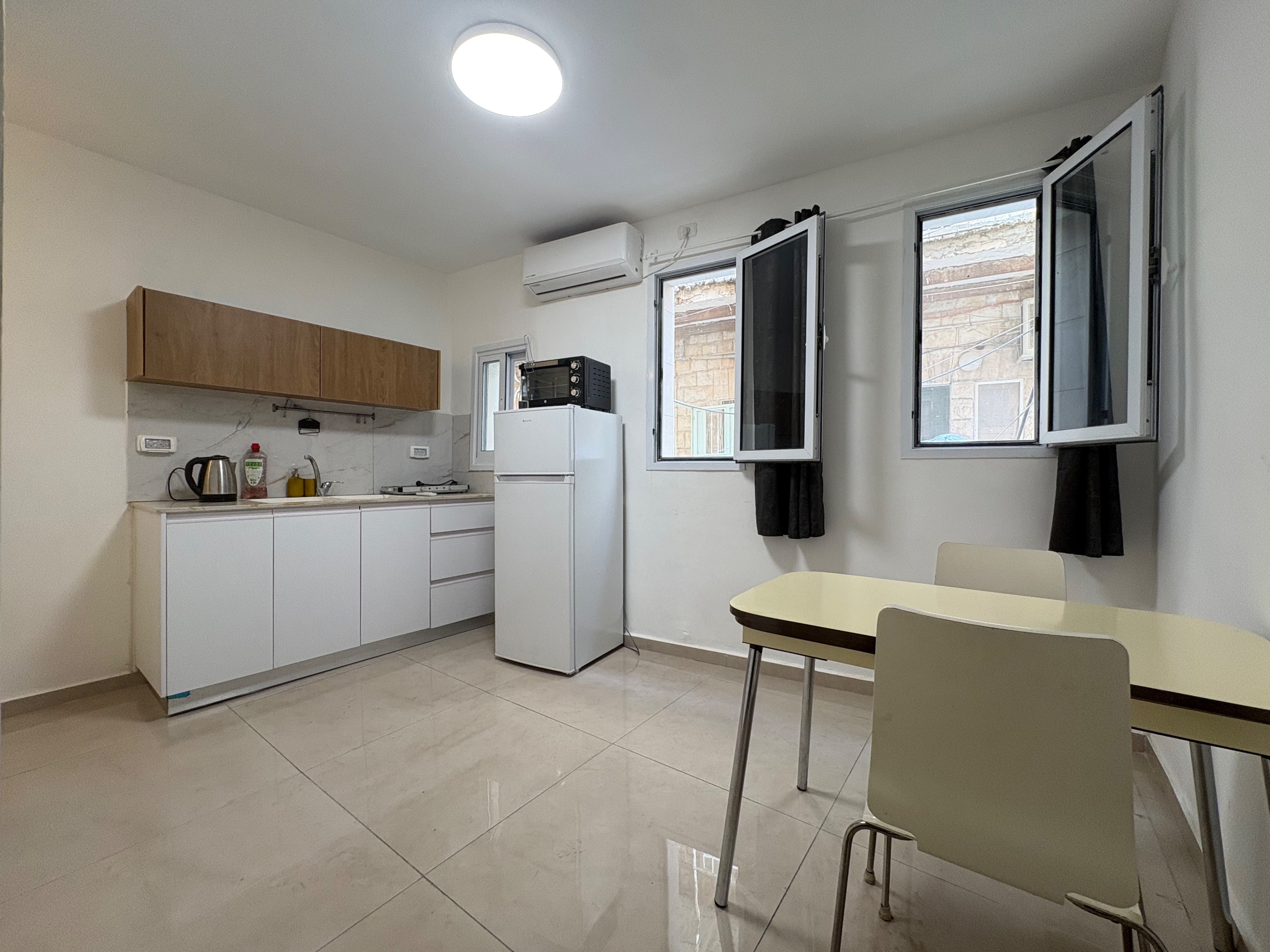 Fully Furnished 2-Room Apartment on a Quiet Street in Nachlaot